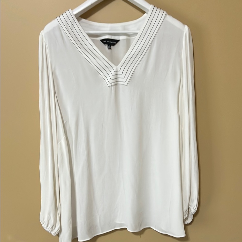 Live Unlimited Cream Long Sleeve Vee-Neck top.  Size 18 US. New, no tags